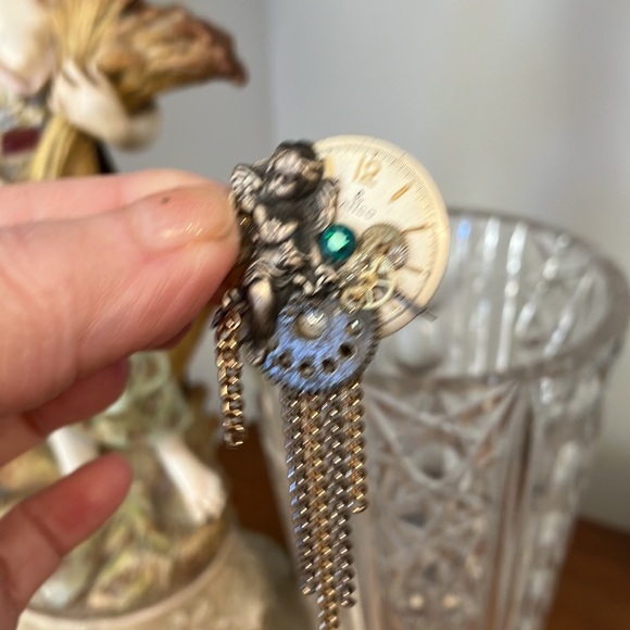 Vintage brooch - angel and made with parts from watch - Picture 7 of 8